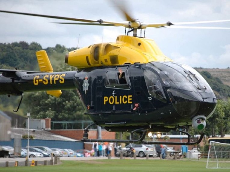 Britanski policajac osuđen na godinu dana zatvora jer je iz helikoptera snimao nudiste i svingere