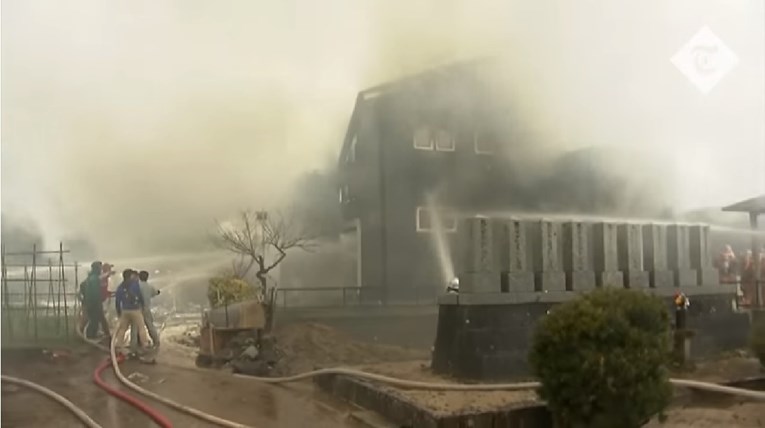 VIDEO Vojni helikopter pao u stambeno naselje u Japanu, jedna osoba poginula