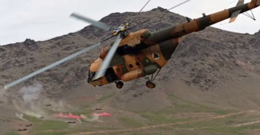Dva helikoptera sudarila se na Havajima, potragu za posadom otežavaju visoki valovi