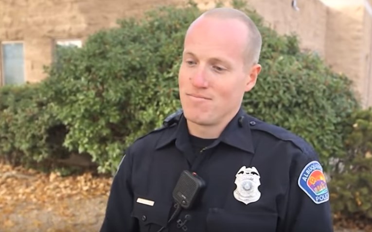 VIDEO Policajac zatekao trudnicu kako uzima heroin i donio odluku koja mu je promijenila život