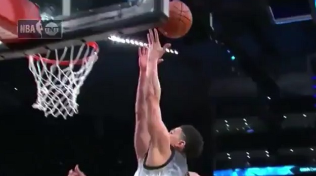 Video dana: Hezonja prizemljio mladog Amerikanca