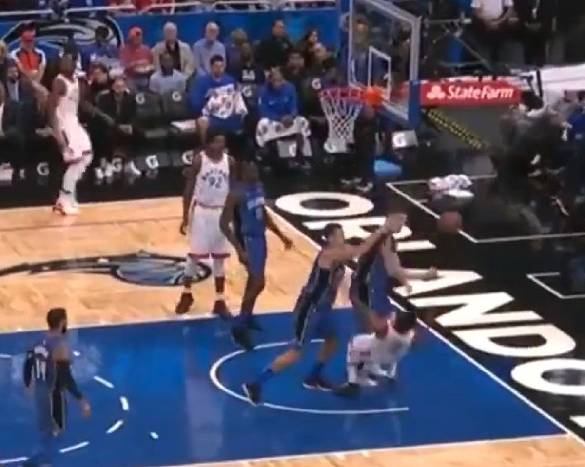 MAGIČNI HEZONJA Prošao kroz noge suparnika i monstruozno blokirao NBA zvijezdu
