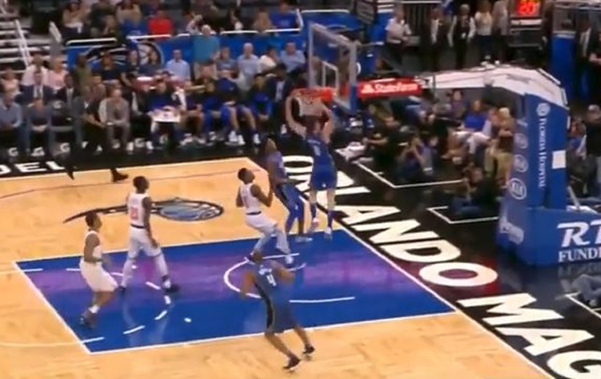 LETEĆI HEZONJA Ukrao loptu i spektakularno zakucao protiv New Yorka