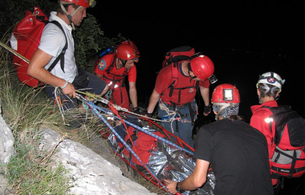 Burna noć za HGSS: S Dinare satima spuštali tijelo preminulog planinara