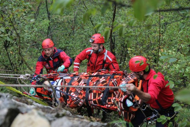 Žena u NP Paklenica nakon odlamanja stijene pala s 30 metara u provaliju, spasio je HGSS
