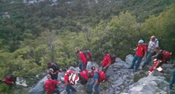 FOTO HGSS spasio muškarca koji je ostao zarobljen na Velebitu