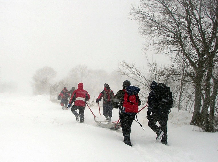 U lošoj odjeći i obući krenuli na Papuk po dubokom snijegu, spasio ih HGSS
