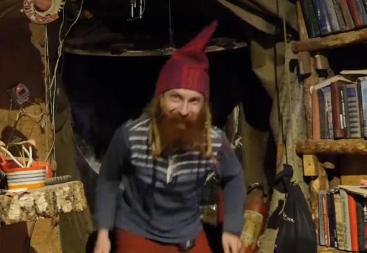 VIDEO Živi kao hobit i sretniji je nego ikad: Bio je odvjetnik, a sad živi u rupi