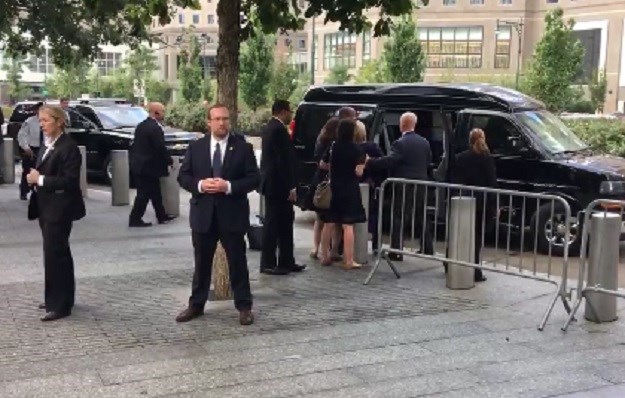 VIDEO Procurila snimka trenutka kad je Hillary Clinton pozlilo