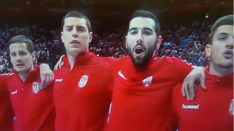 IZVIŽDANA HIMNA SRBIJE Zvižduke dobio i Duvnjak koji je molio navijače da ne vrijeđaju goste