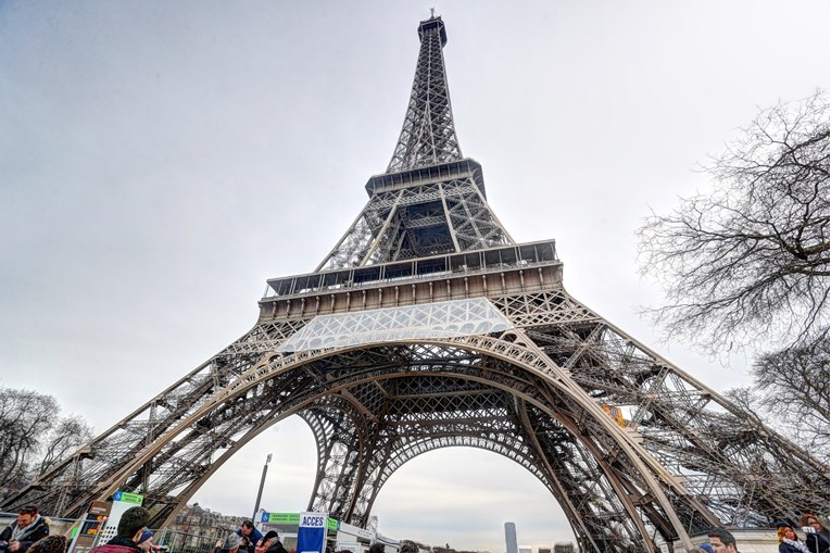 Francuzi dižu stakleni zid oko Eiffelovog tornja zbog terorizma