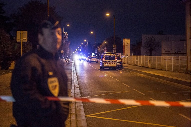 Policija potvrdila: Napad u Francuskoj nije teroristički čin, počinitelj psihijatrijski bolesnik