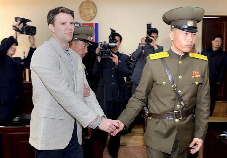 Otac studenta puštenog iz zatvora u Sjevernoj Koreji: "Nema isprike za njihovo postupanje"
