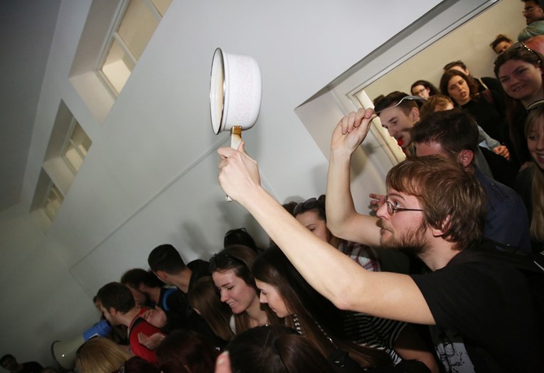 Studenti Hrvatskih studija nastavljaju blokadu: "Živio Aristotel"