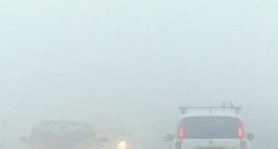 VOZAČI, OPREZ Kolnici mokri, a magla otežava promet