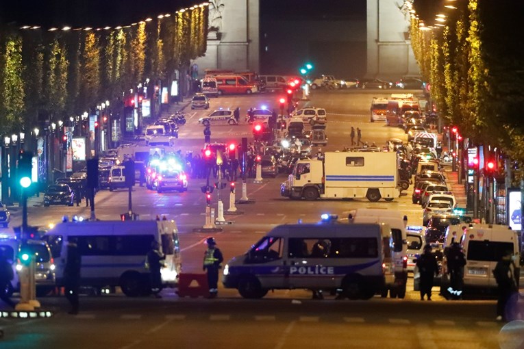 Drugi osumnjičenik za napad u Parizu se predao policiji