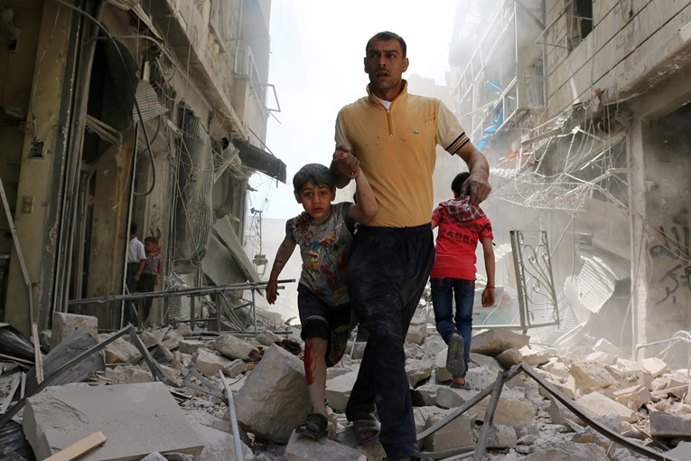 Bombardirana džamija u Siriji, najmanje 42 mrtvih