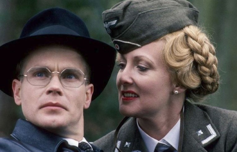 Prošlo je 36 godina od početka prikazivanja kultne serije, evo kako Herr Flick i Helga izgledaju danas
