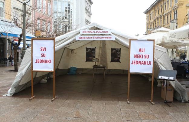 Riječki HNK u kontra šator-revoluciji na Korzu: Svi šatoraši su jednaki, samo su neki jednakiji