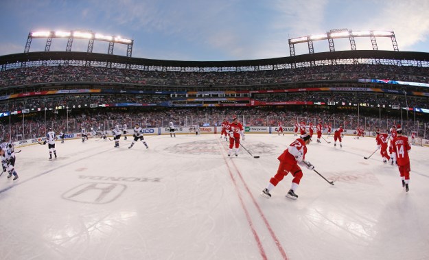 Hokejaški spektakl na otvorenom: Detroit pobijedio Colorado na stadionu