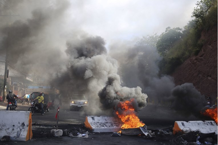 VIDEO Najmanje troje mrtvih u masovnim prosvjedima protiv izborne prevare u Hondurasu