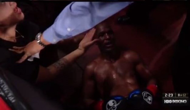 Jedan od najvećih boksača svih vremena osramotio se u oproštajnom meču: Pogledajte kako je izletio iz ringa