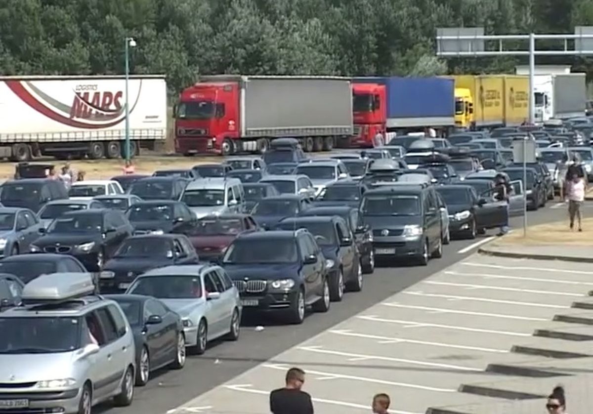 ŽRTVA VRUĆINA Srbin umro na granici dok je čekao u koloni