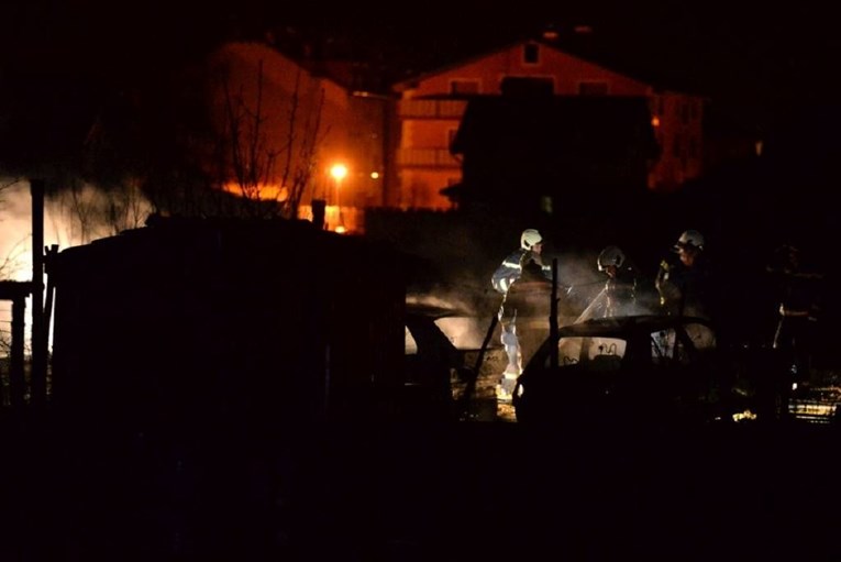 FOTO Kod Varaždina usred noći izgorjelo više automobila