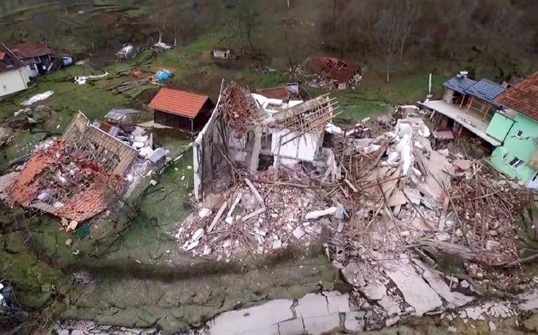 VIDEO, FOTO Odron uništio desetke kuća, izvanredno stanje i u Lici, rijeke u Karlovcu još rastu
