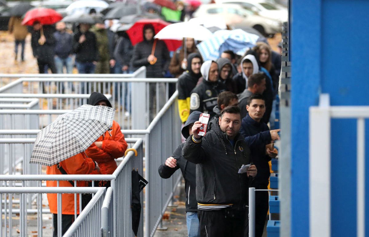 MAKSIMIR OVO NIJE DOŽIVIO JOŠ OD SRBIJE Tribine večeras pišu povijest, prodano 30 tisuća ulaznica