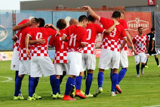 Livaković spašavao, mlada Hrvatska se izvukla protiv europskih prvaka i ostala na vrhu skupine