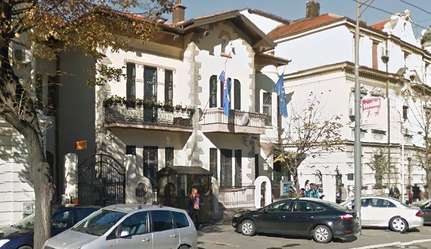 Izbjegli Srbi bijesni na hrvatski konzulat: "Ovo je nova Oluja"
