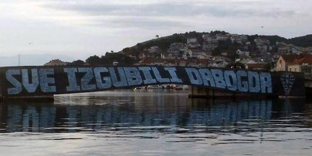 FOTO Hrvatski navijači iz Dalmacije poručili repki: "Sve izgubili dabogda"