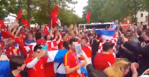 Video koji je oduševio svijet: Hrvati i Turci zajedno navijaju