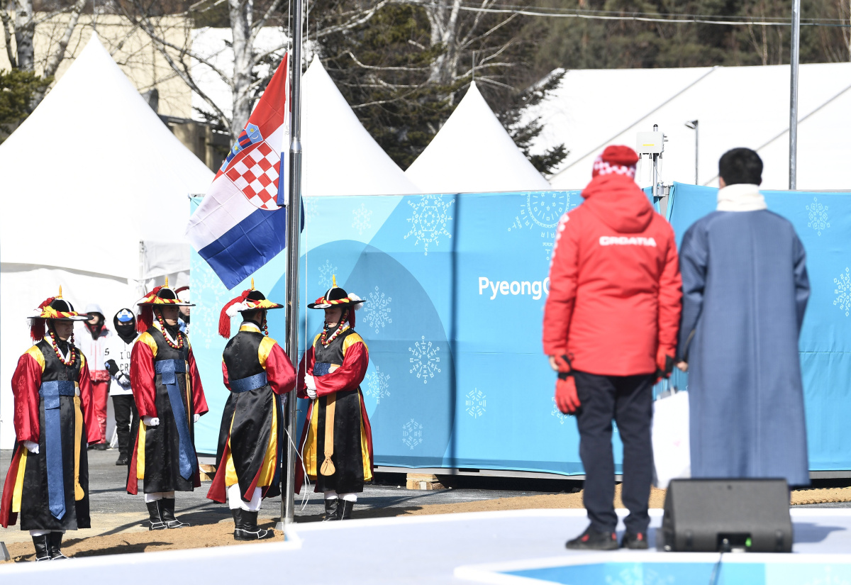 POVIJESNI TRENUTAK U Olimpijskom selu uz Lijepu našu podignuta hrvatska zastava
