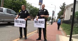 Što se dogodi kad policajci krenu dijeliti besplatne zagrljaje