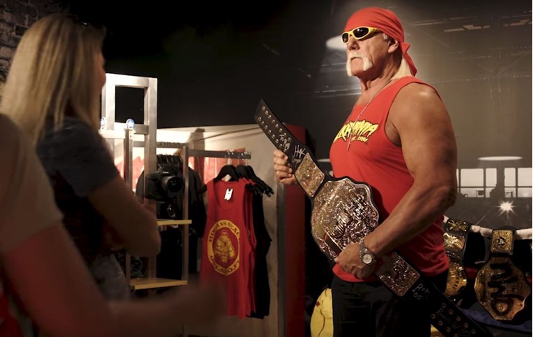 VIDEO Hulk Hogan u muzeju glumio svoju voštanu figuru pa plašio turiste koji mu prilaze