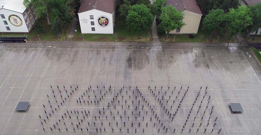 Pogledajte kako izgleda najveće grupno vježbanje HV-a snimljeno dronom
