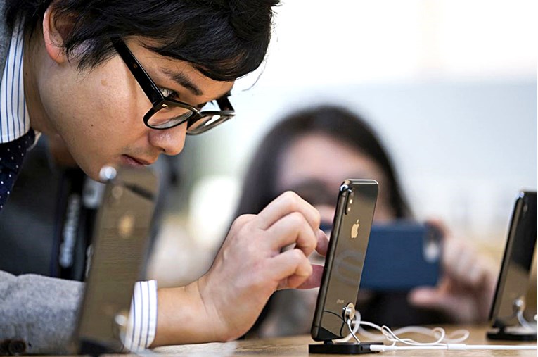 Apple se sad ispričava zbog usporavanja iPhonea i nudi jeftinije baterije