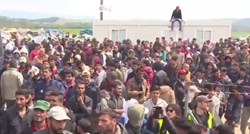 Velika napetost u Idomeniju: Migranti se probijaju kroz žice, policija ih obuzdava suzavcem