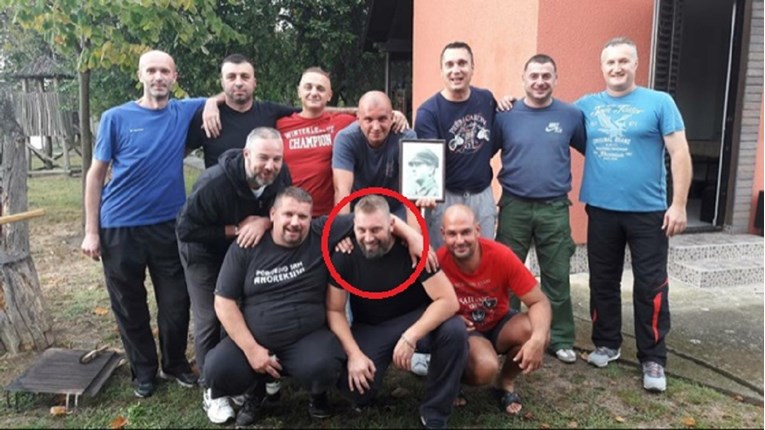 Pogledajte kako HSS-ov vijećnik pozira sa slikom Ante Pavelića