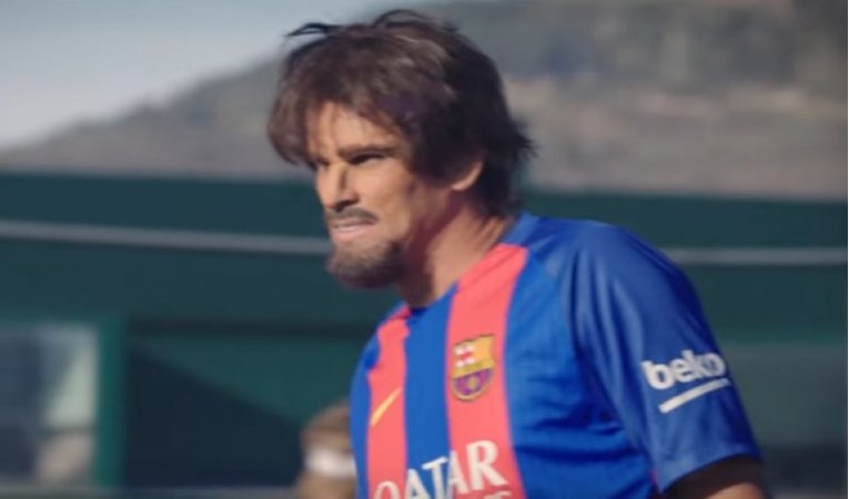 Video koji će vas oduševiti: Rivaldo prerušen zaigrao s navijačima, kada je skinuo periku šokirao ih je