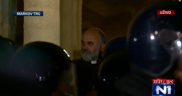 Pater koji je stao na vrata Crkve svetog Marka i štitio šatoraše na Facebooku popljuvao HDZ