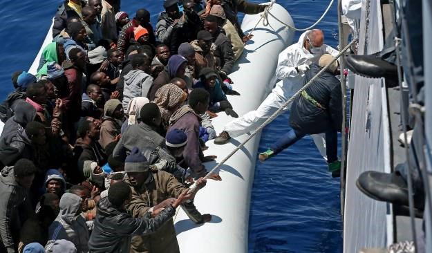 Njemački ratni brod kod Lampeduse spasio 200 izbjeglica u "drvenoj brodici"