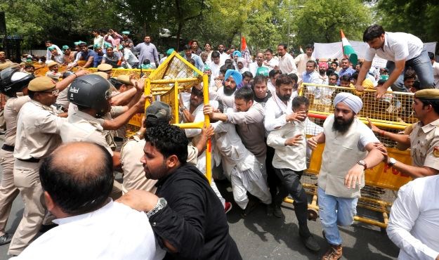 Dvadeset dvoje poginulih u sukobu policije i članova sekte koji su ilegalno okupirali park u Indiji