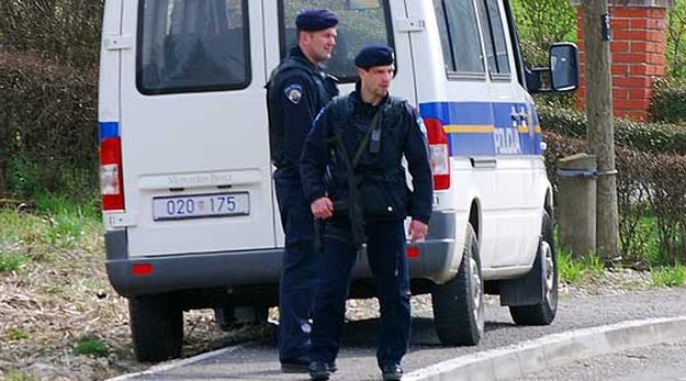 Lubrežanin tukao suprugu pa nožem u prsa ubo policajca koji je došao na intervenciju