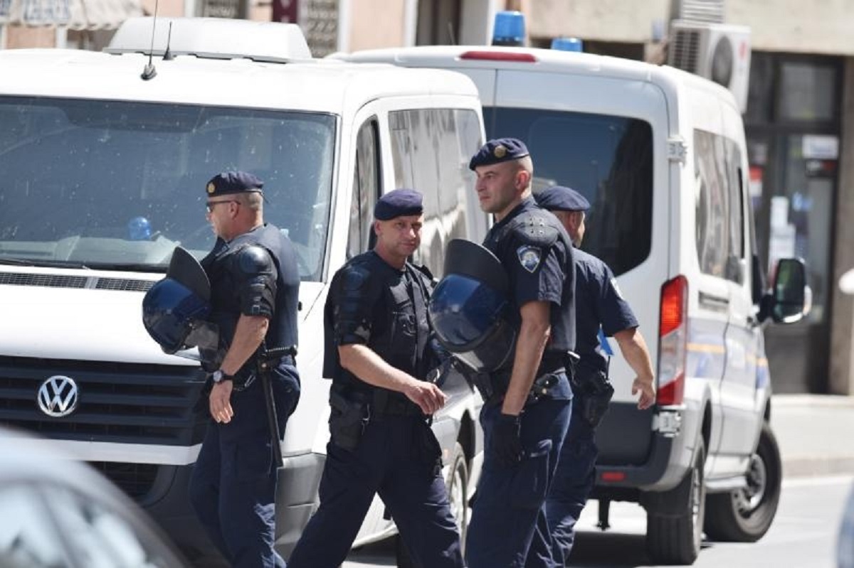 U Kninu urlali ustaški pozdrav, interventna se stvorila u minuti i potrpala ih u maricu