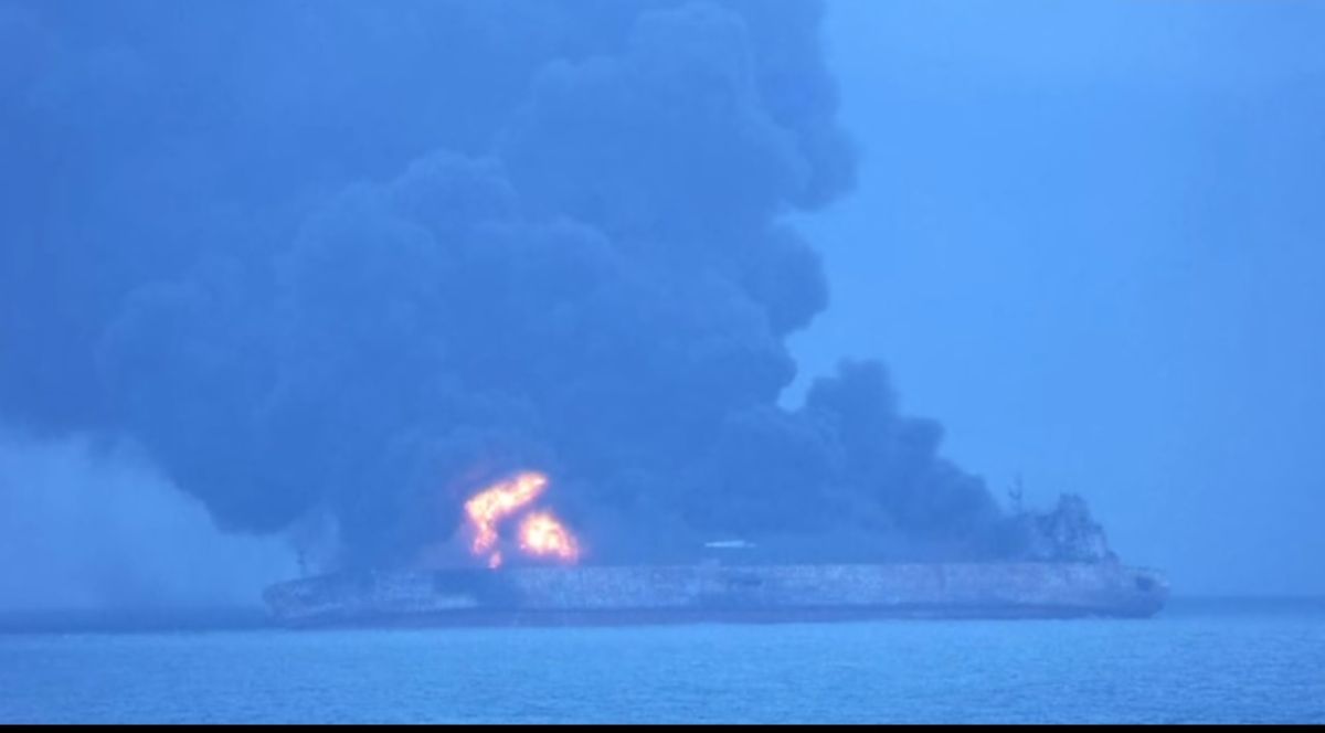 Zbog požara na iranskom tankeru prijeti ekološka katastrofa