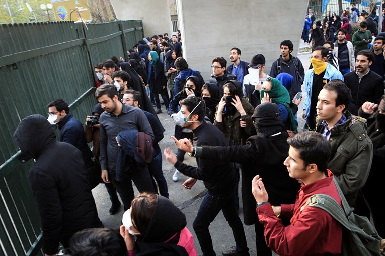 U Iranu se nastavljaju prorežimski prosvjedi