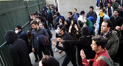 U Iranu se nastavljaju prosvjedi, okupile se pristaše vlasti koje ih osuđuju
